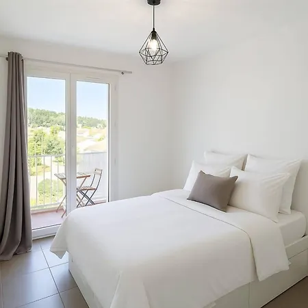아파트 One-bedroom Apartment, In Fabregas, Beachfront