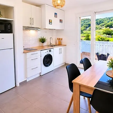One-bedroom Apartment, In Fabregas, Beachfront La Seyne-sur-Mer
