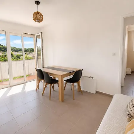 Apartmán One-bedroom Apartment, In Fabregas, Beachfront